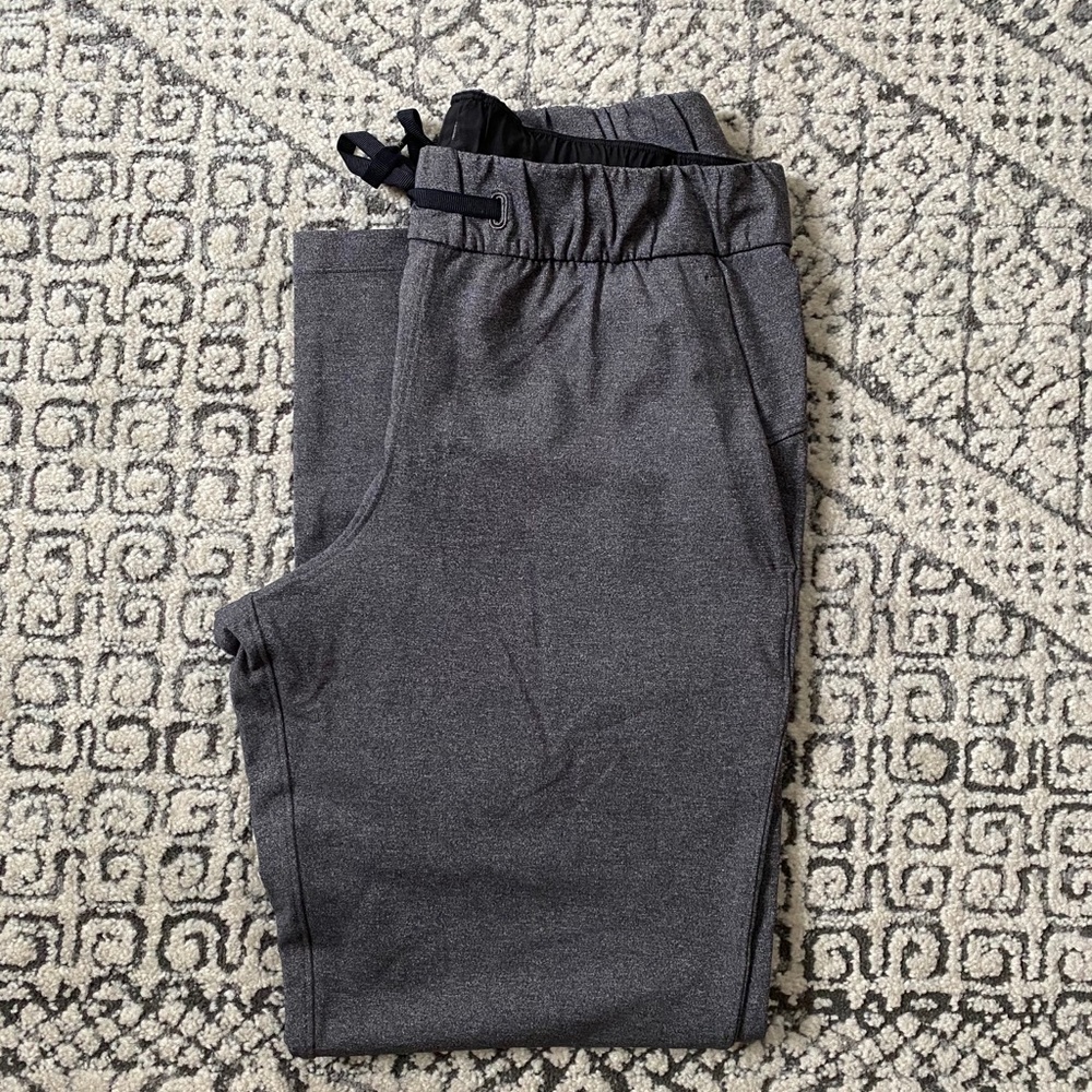 Lululemon Luxtreme On The Fly Pant 7/8ths Gray!